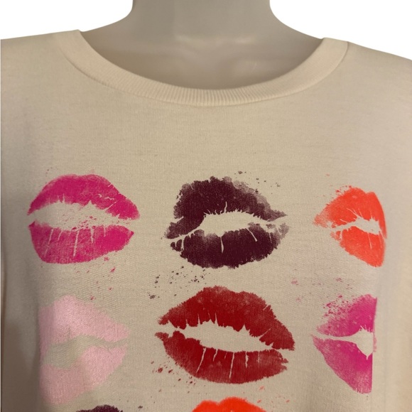 NWT    FUN!! Cream Lip Print Top    PLUS: 2X   #CL - Picture 2 of 11